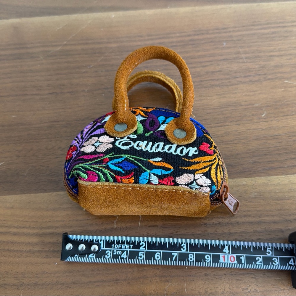 Ecuador Embroidered Floral Mini coin purse - Brown